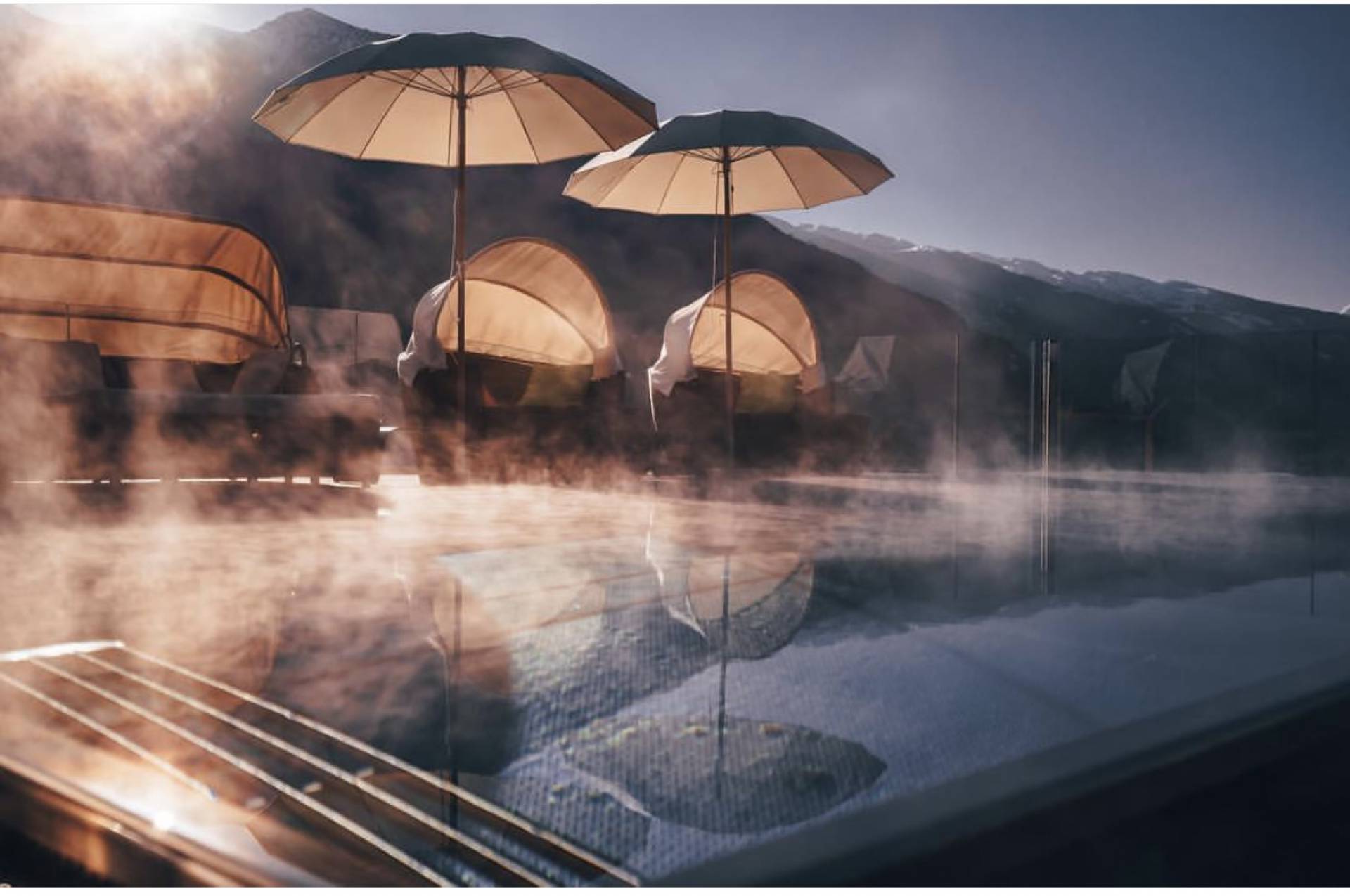 Skypool mit Sonnenaufgang