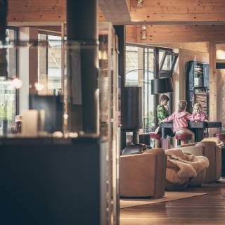 Children playing in the Mia Alpina Lounge