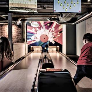 Kinder beim Bowling in der Area 500