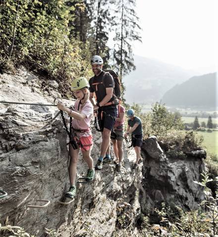 Familie am Klettersteig