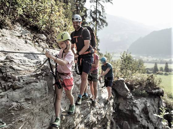 Familie am Klettersteig