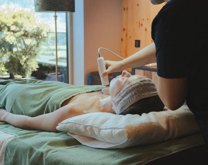 Frau bei Beautytreatment