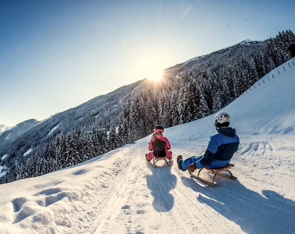 Schlitten fahren auf der Rodelbahn